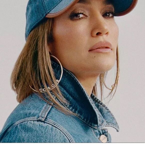 COACH SIGNATURE JENNIFER LOPAZ LARGE HOOPS NEW - Picture 2 of 6